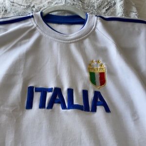 Men’s soccer jersey. Size Small (tag missing). Excellent condition.